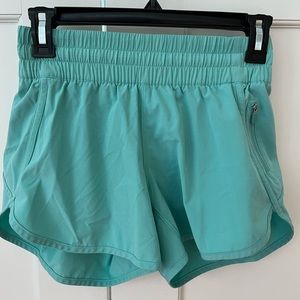Lululemon Tracker Short 4” size 6